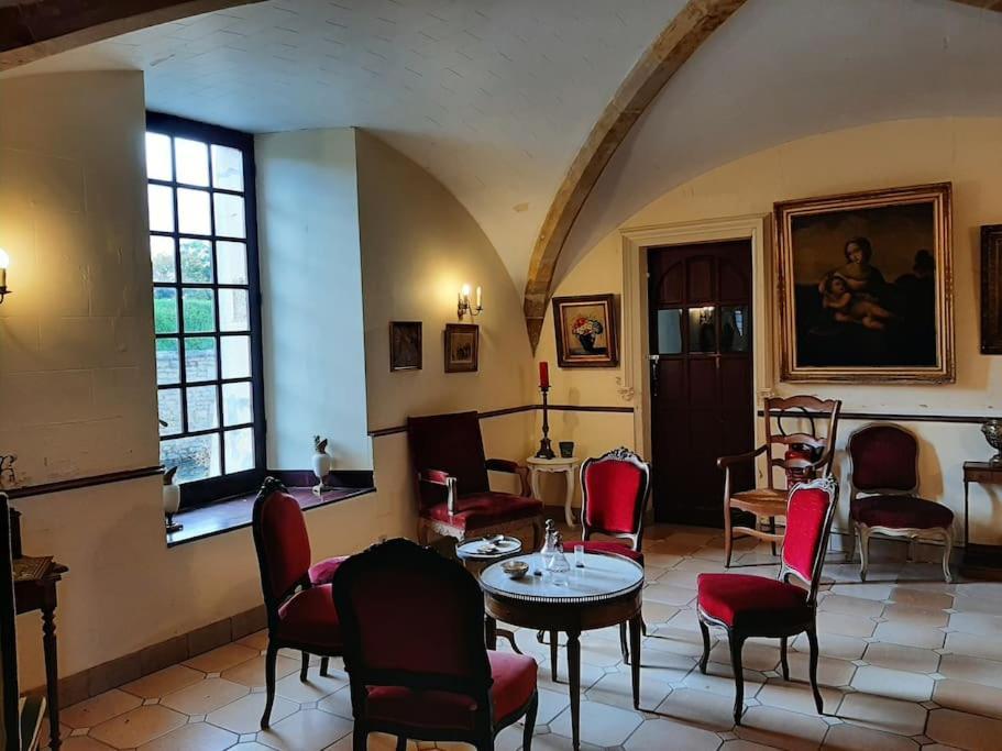 Chateau De Mornay Saint-Pierre-de-l'Isle ภายนอก รูปภาพ