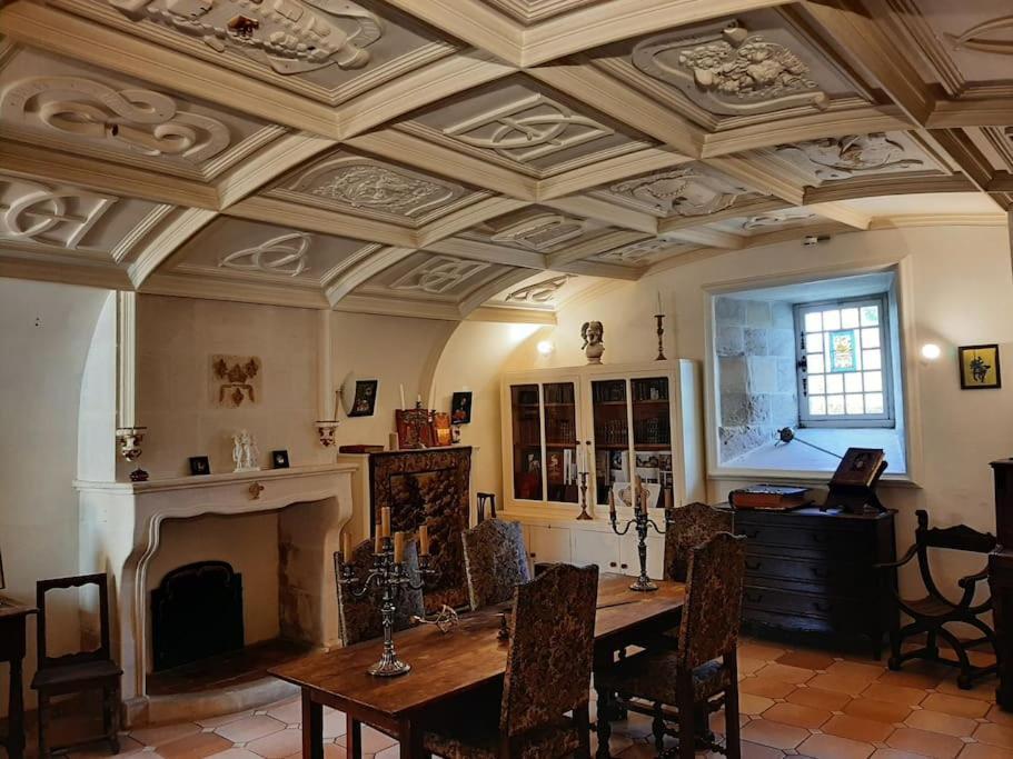 Chateau De Mornay Saint-Pierre-de-l'Isle ภายนอก รูปภาพ