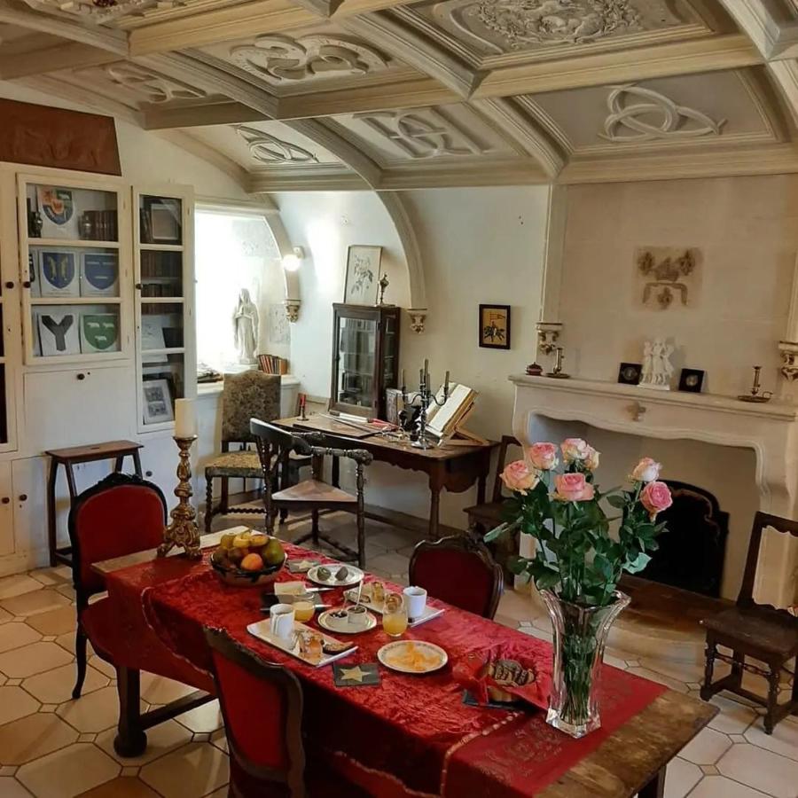 Chateau De Mornay Saint-Pierre-de-l'Isle ภายนอก รูปภาพ