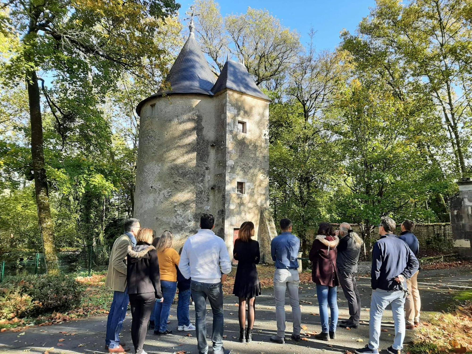Chateau De Mornay Saint-Pierre-de-l'Isle ภายนอก รูปภาพ